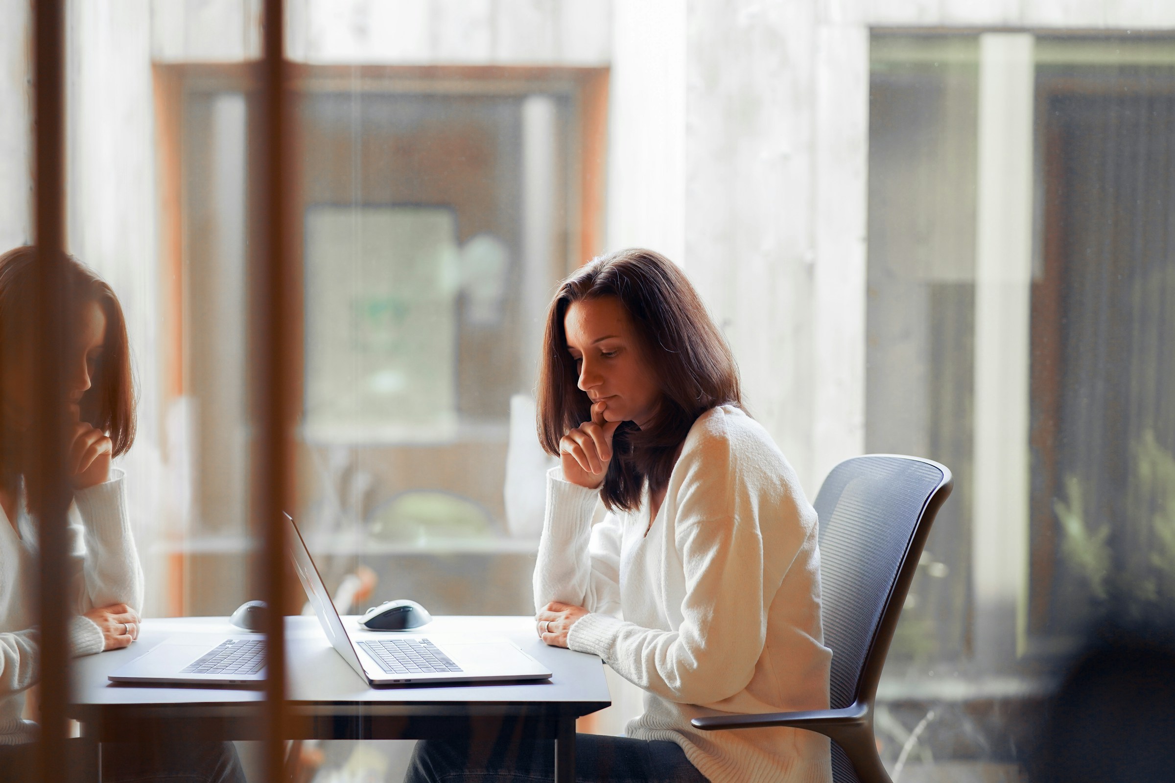 woman on a laptop - Dice.com Alternatives 