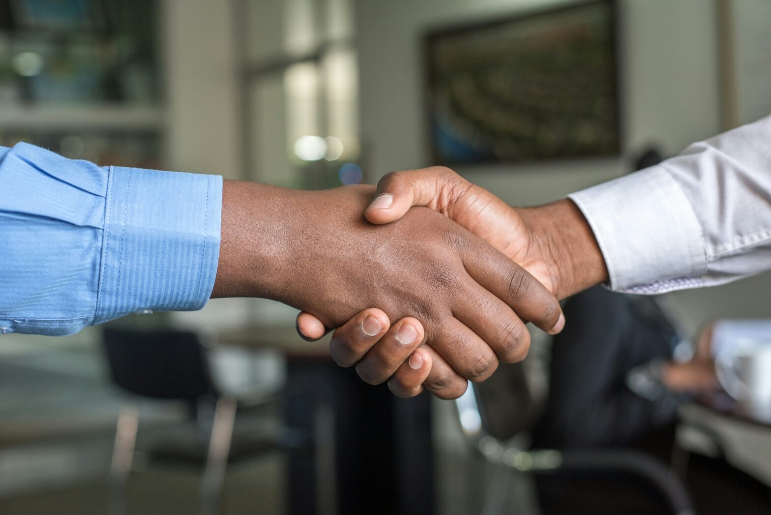 hand shake - How to Recruit Healthcare Professionals
